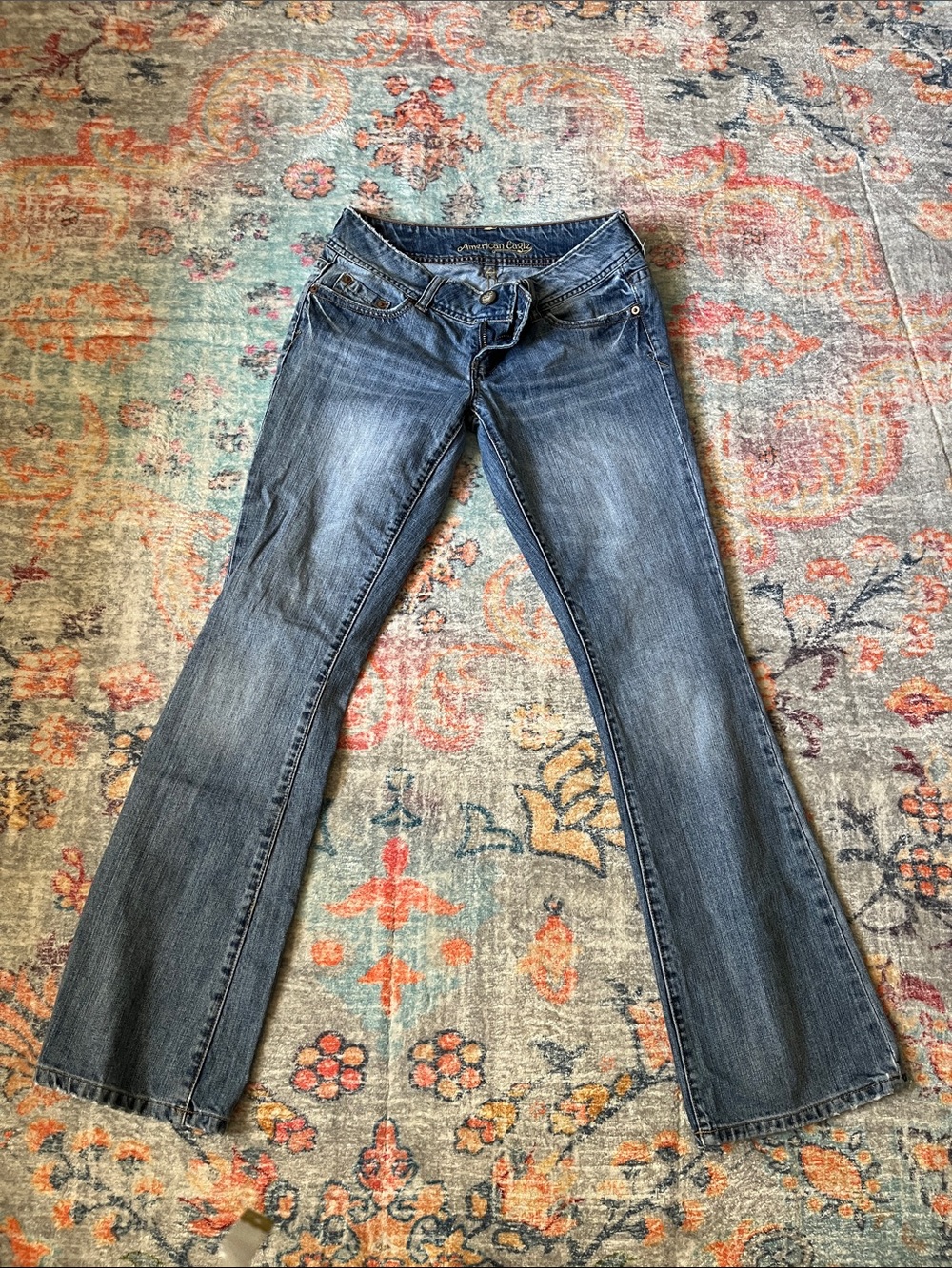 American Eagle Outfitters Women's Flare Jeans in Faded Blue